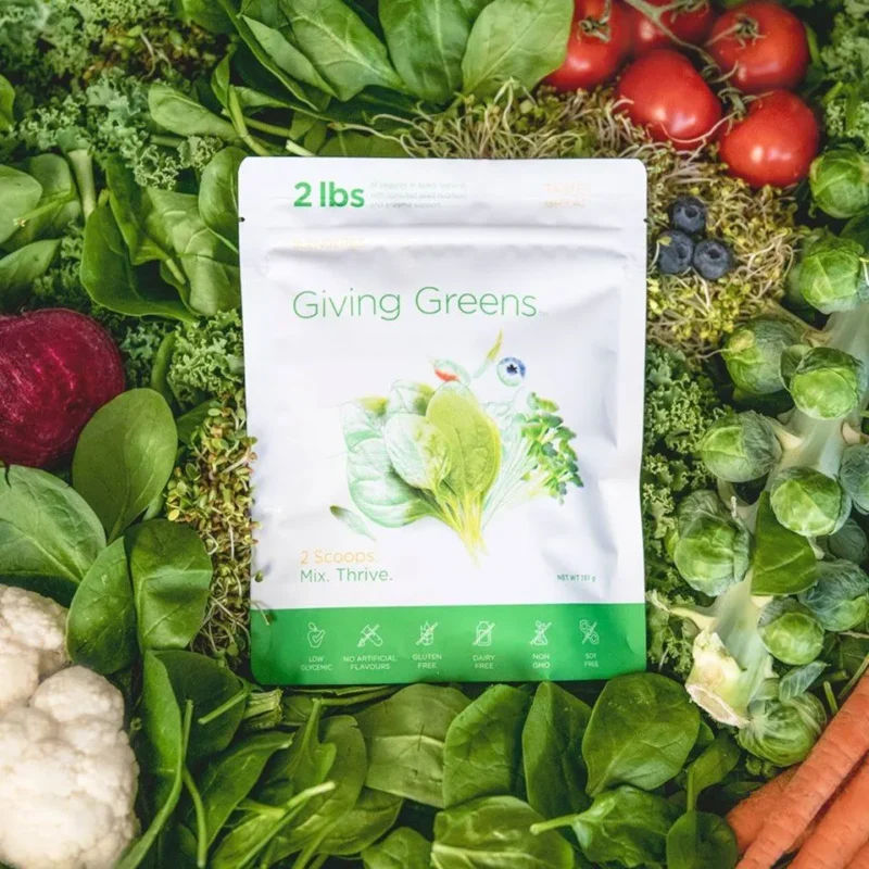 photo du produit Giving Greens entouré de plein de légumes