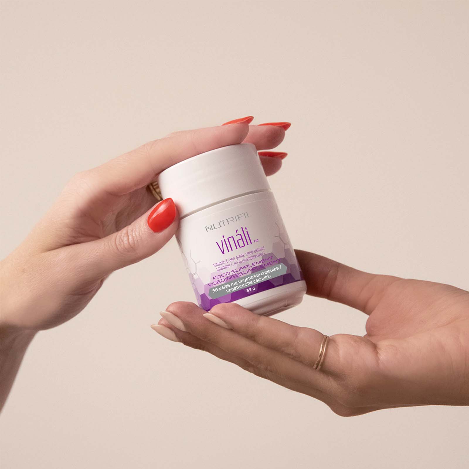 Image of the Vinali product in a woman's hands