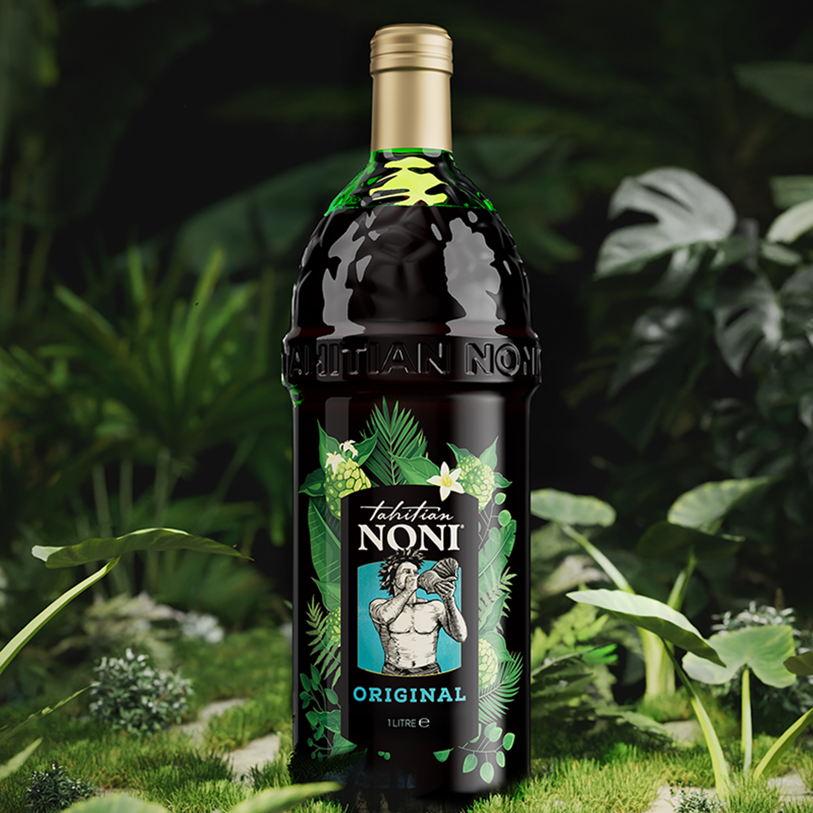 Tahitian Noni Original, bouteille de 1 litre entourée de plantes tropicales